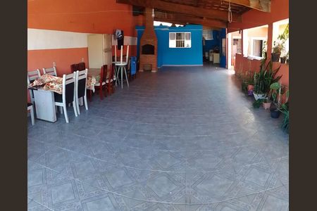 Casa à venda com 250m², 3 quartos e 4 vagas Casa à venda com 250m², 3 quartos e 4 vagasTERRAÇO
