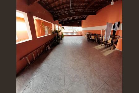 Casa à venda com 250m², 3 quartos e 4 vagas Casa à venda com 250m², 3 quartos e 4 vagasTERRAÇO