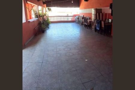 Casa à venda com 250m², 3 quartos e 4 vagas Casa à venda com 250m², 3 quartos e 4 vagasTERRAÇO