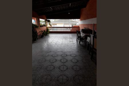 Casa à venda com 250m², 3 quartos e 4 vagas Casa à venda com 250m², 3 quartos e 4 vagasTERRAÇO