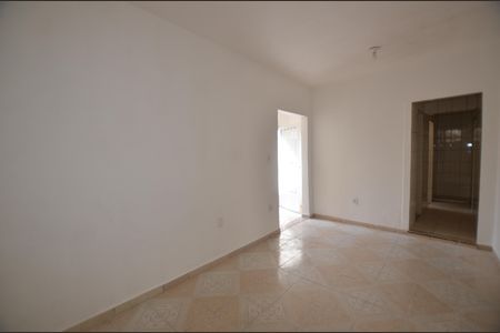 Sala de casa para alugar com 2 quartos, 60m² em Bento Ribeiro, Rio de Janeiro