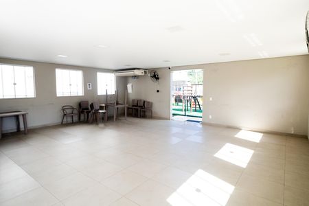 Apartamento para alugar com 49m², 2 quartos e 1 vaga Apartamento para alugar com 49m², 2 quartos e 1 vagaÁrea comum - Salão de festas