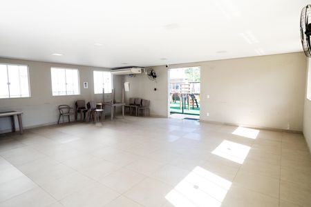 Apartamento para alugar com 49m², 2 quartos e 1 vaga Apartamento para alugar com 49m², 2 quartos e 1 vagaÁrea comum - Salão de festas