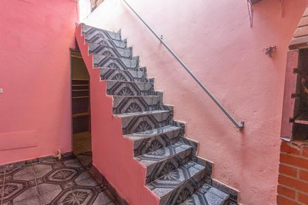 Casa à venda com 165m², 2 quartos e 2 vagas Casa à venda com 165m², 2 quartos e 2 vagasEscada externa