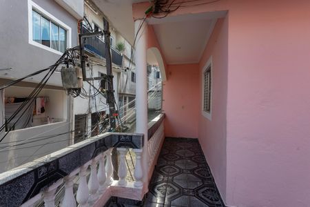 Casa à venda com 165m², 2 quartos e 2 vagas Casa à venda com 165m², 2 quartos e 2 vagasVaranda