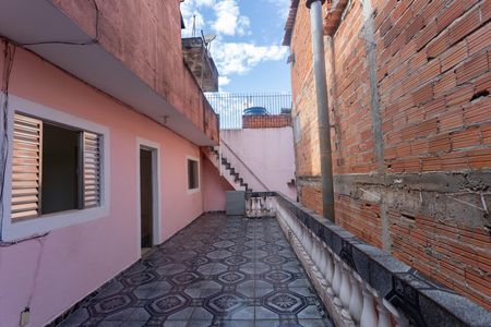 Casa à venda com 165m², 2 quartos e 2 vagas Casa à venda com 165m², 2 quartos e 2 vagasVaranda