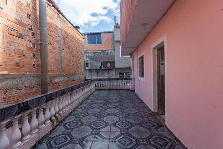 Casa à venda com 165m², 2 quartos e 2 vagas Casa à venda com 165m², 2 quartos e 2 vagasVaranda