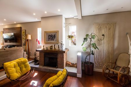 Casa de condomínio à venda com 680m², 4 quartos e 8 vagas Casa de condomínio à venda com 680m², 4 quartos e 8 vagasSala