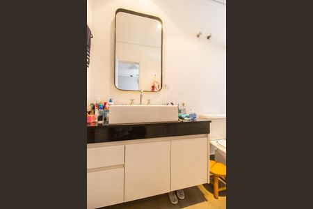 Casa de condomínio à venda com 680m², 4 quartos e 8 vagas Casa de condomínio à venda com 680m², 4 quartos e 8 vagasBanheiro da Suíte
