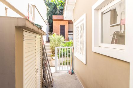 Casa de condomínio à venda com 680m², 4 quartos e 8 vagas Casa de condomínio à venda com 680m², 4 quartos e 8 vagasEntrada
