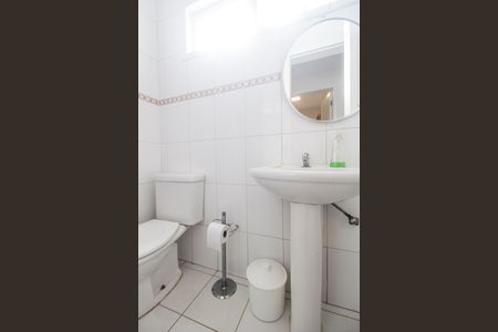 Casa de condomínio à venda com 680m², 4 quartos e 8 vagas Casa de condomínio à venda com 680m², 4 quartos e 8 vagasBanheiro de serviço