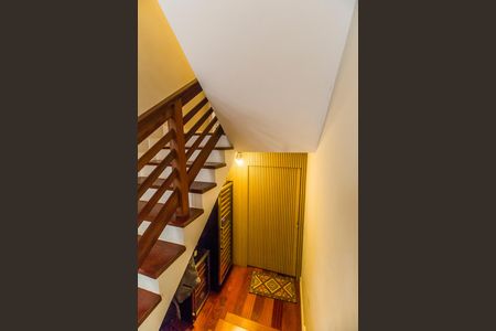 Casa de condomínio à venda com 680m², 4 quartos e 8 vagas Casa de condomínio à venda com 680m², 4 quartos e 8 vagas Adega