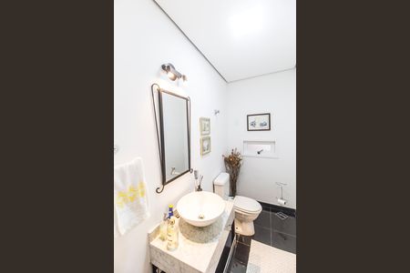 Casa de condomínio à venda com 680m², 4 quartos e 8 vagas Casa de condomínio à venda com 680m², 4 quartos e 8 vagasLavabo