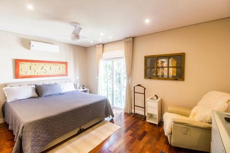 Casa de condomínio à venda com 680m², 4 quartos e 8 vagas Casa de condomínio à venda com 680m², 4 quartos e 8 vagasSuíte 2