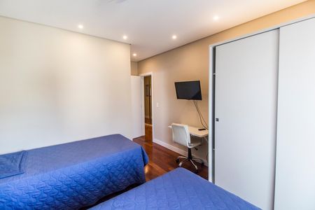 Casa de condomínio à venda com 680m², 4 quartos e 8 vagas Casa de condomínio à venda com 680m², 4 quartos e 8 vagasSuíte 1