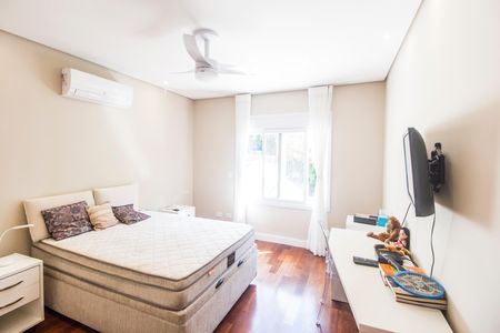 Casa de condomínio à venda com 680m², 4 quartos e 8 vagas Casa de condomínio à venda com 680m², 4 quartos e 8 vagasSuíte 4