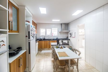 Casa de condomínio à venda com 680m², 4 quartos e 8 vagas Casa de condomínio à venda com 680m², 4 quartos e 8 vagasCozinha