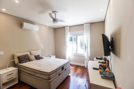Casa de condomínio à venda com 680m², 4 quartos e 8 vagas Casa de condomínio à venda com 680m², 4 quartos e 8 vagasSuíte 4