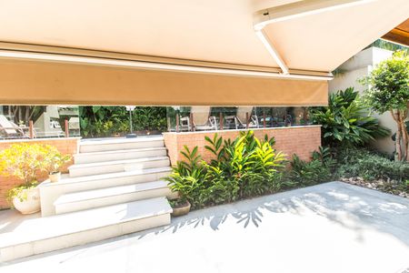 Casa de condomínio à venda com 680m², 4 quartos e 8 vagas Casa de condomínio à venda com 680m², 4 quartos e 8 vagasSala