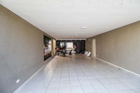 Casa de condomínio à venda com 680m², 4 quartos e 8 vagas Casa de condomínio à venda com 680m², 4 quartos e 8 vagasGaragem