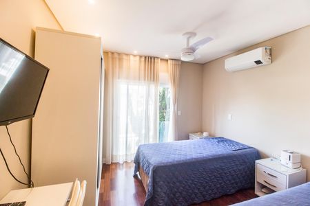 Casa de condomínio à venda com 680m², 4 quartos e 8 vagas Casa de condomínio à venda com 680m², 4 quartos e 8 vagasSuíte 1