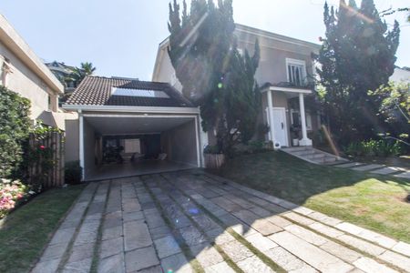 Casa de condomínio à venda com 680m², 4 quartos e 8 vagas Casa de condomínio à venda com 680m², 4 quartos e 8 vagasGaragem