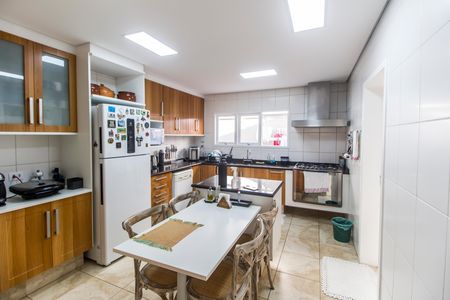 Casa de condomínio à venda com 680m², 4 quartos e 8 vagas Casa de condomínio à venda com 680m², 4 quartos e 8 vagasCozinha