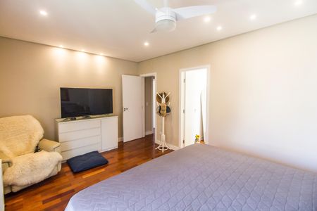 Casa de condomínio à venda com 680m², 4 quartos e 8 vagas Casa de condomínio à venda com 680m², 4 quartos e 8 vagasSuíte 2