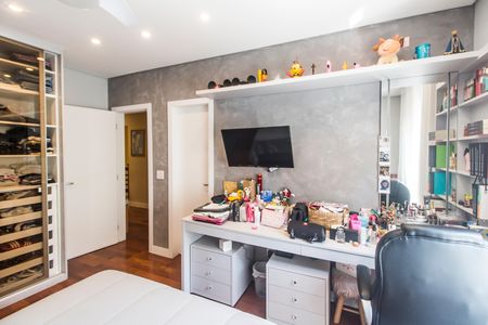 Casa de condomínio à venda com 680m², 4 quartos e 8 vagas Casa de condomínio à venda com 680m², 4 quartos e 8 vagasSuíte 3