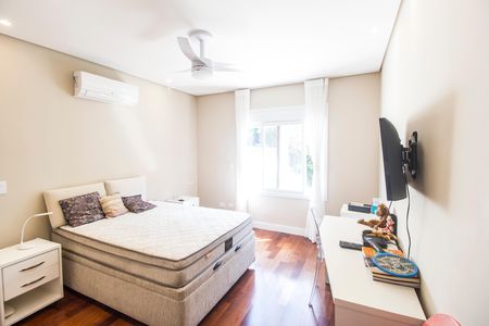 Casa de condomínio à venda com 680m², 4 quartos e 8 vagas Casa de condomínio à venda com 680m², 4 quartos e 8 vagasSuíte 4
