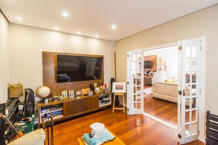 Casa de condomínio à venda com 680m², 4 quartos e 8 vagas Casa de condomínio à venda com 680m², 4 quartos e 8 vagasSala
