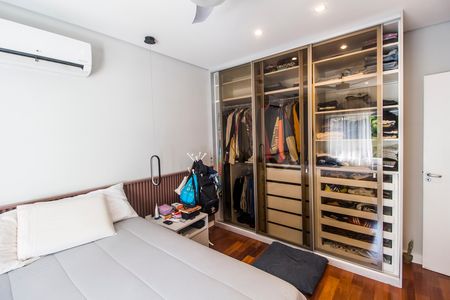 Casa de condomínio à venda com 680m², 4 quartos e 8 vagas Casa de condomínio à venda com 680m², 4 quartos e 8 vagasSuíte 3