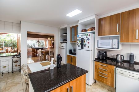Casa de condomínio à venda com 680m², 4 quartos e 8 vagas Casa de condomínio à venda com 680m², 4 quartos e 8 vagasCozinha
