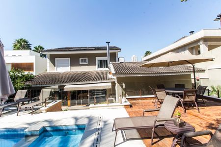 Casa de condomínio à venda com 680m², 4 quartos e 8 vagas Casa de condomínio à venda com 680m², 4 quartos e 8 vagasPiscina