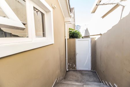Casa de condomínio à venda com 680m², 4 quartos e 8 vagas Casa de condomínio à venda com 680m², 4 quartos e 8 vagasEntrada