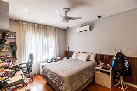 Casa de condomínio à venda com 680m², 4 quartos e 8 vagas Casa de condomínio à venda com 680m², 4 quartos e 8 vagasSuíte 3