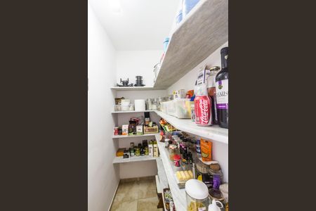 Casa de condomínio à venda com 680m², 4 quartos e 8 vagas Casa de condomínio à venda com 680m², 4 quartos e 8 vagasDespensa