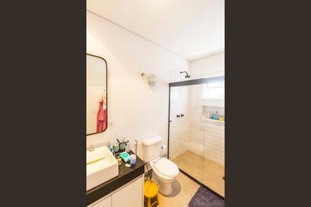 Casa de condomínio à venda com 680m², 4 quartos e 8 vagas Casa de condomínio à venda com 680m², 4 quartos e 8 vagasBanheiro da Suíte