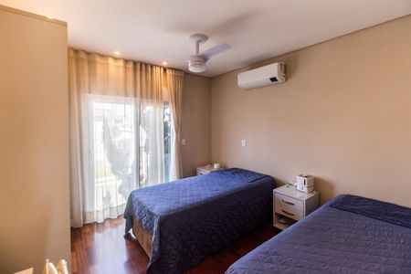 Casa de condomínio à venda com 680m², 4 quartos e 8 vagas Casa de condomínio à venda com 680m², 4 quartos e 8 vagasSuíte 1