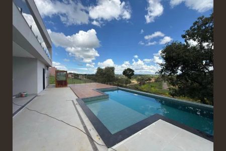 Casa para alugar com 360m², 4 quartos e 5 vagas