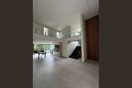 Casa para alugar com 360m², 4 quartos e 5 vagas
