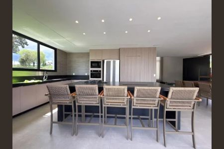 Casa para alugar com 360m², 4 quartos e 5 vagas