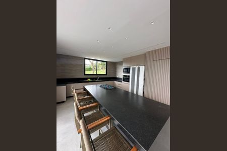 Casa para alugar com 360m², 4 quartos e 5 vagas