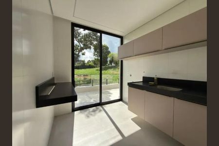 Casa para alugar com 360m², 4 quartos e 5 vagas