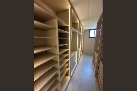 Casa para alugar com 360m², 4 quartos e 5 vagas