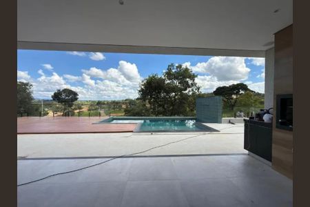 Casa para alugar com 360m², 4 quartos e 5 vagas