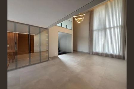 Casa para alugar com 360m², 4 quartos e 5 vagas