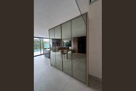 Casa para alugar com 360m², 4 quartos e 5 vagas
