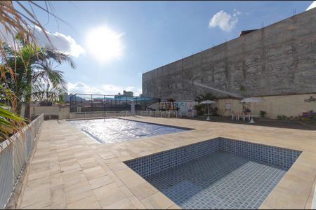 Apartamento para alugar com 49m², 2 quartos e 1 vaga Apartamento para alugar com 49m², 2 quartos e 1 vagaÁrea Comum - Piscina