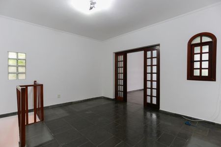 Casa para alugar com 3 quartos, 166m² em Parque Peruche, São Paulo